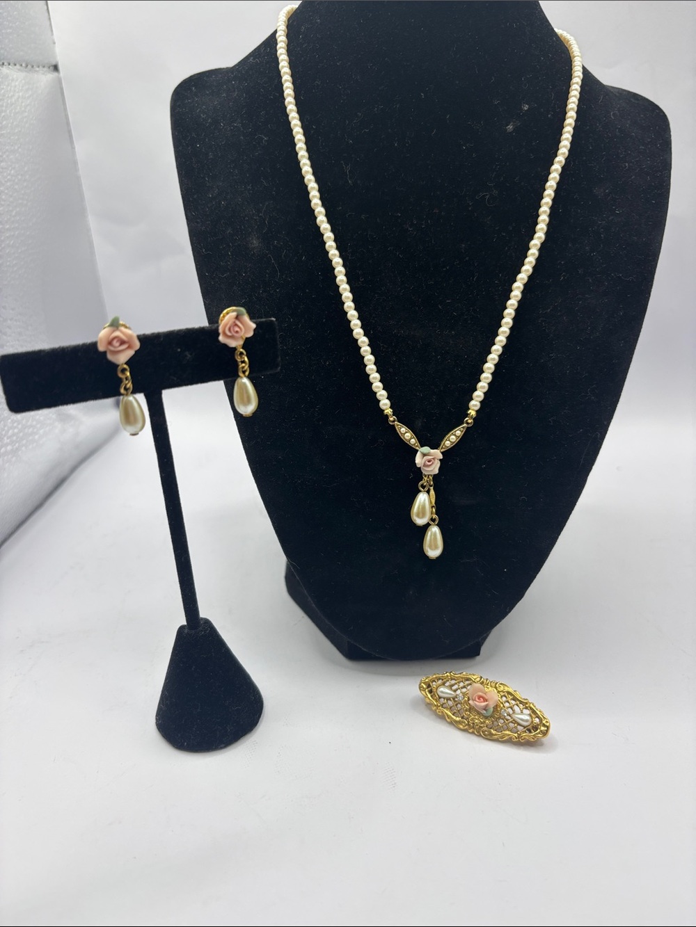 1928 Gold-Tone Cream Pearl Necklace, brooch and earring set